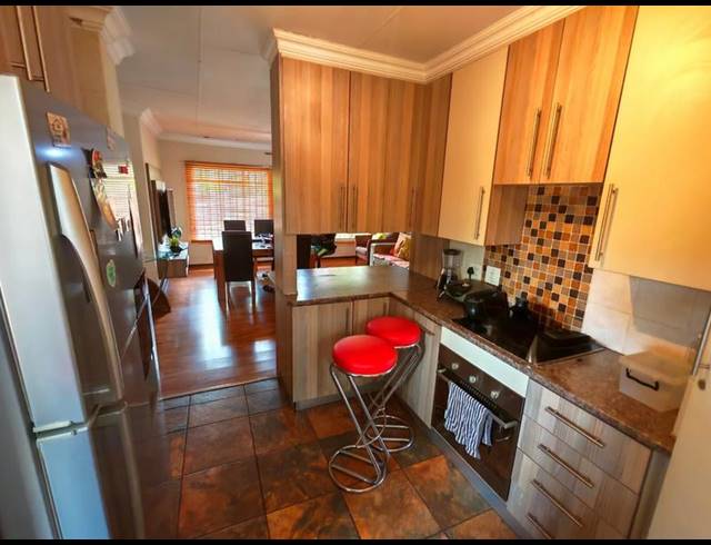 3 BEDROOM HOUSE FOR SALE IN SINOVILLE